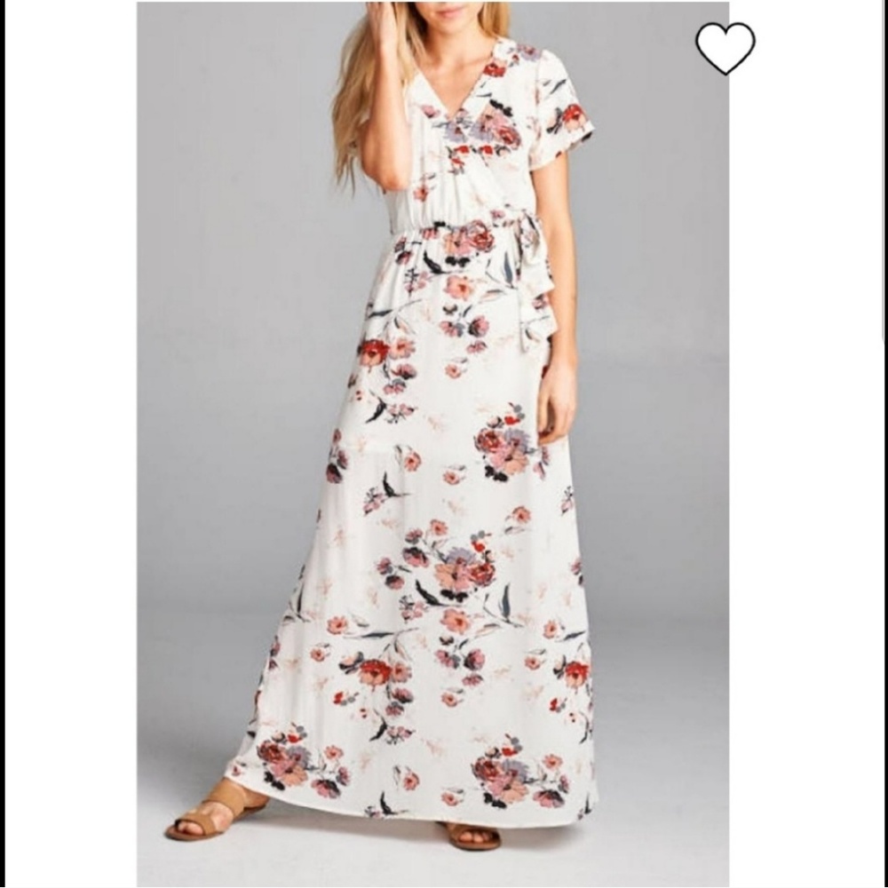 🆕 NWOT Staccato Floral Maxi Dress